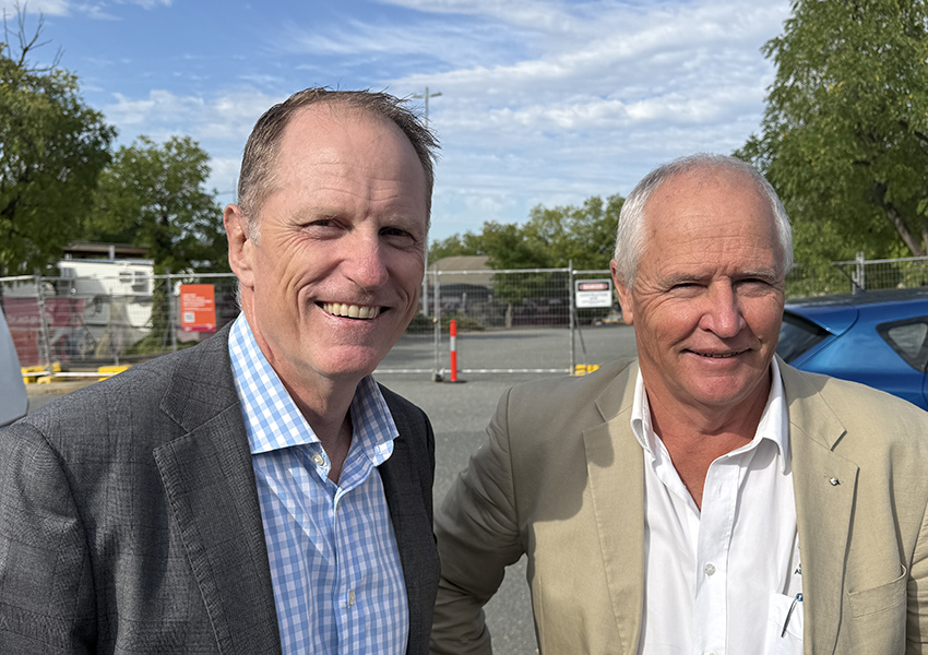 Andrew McConville, Chief Executive, Murray–Darling Basin Authority with Cotton Australia’s General Manager Michael Murray