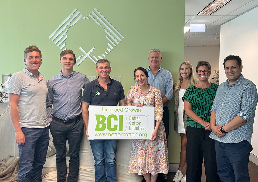 Better Cotton Director of Traceability Jacky Broomhead (centre) with ACSA members and Cotton Australia staff