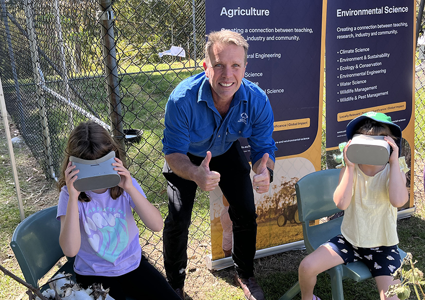 Cotton Australia's Paul Sloman had the VR headsets on hand at the Farm Day event