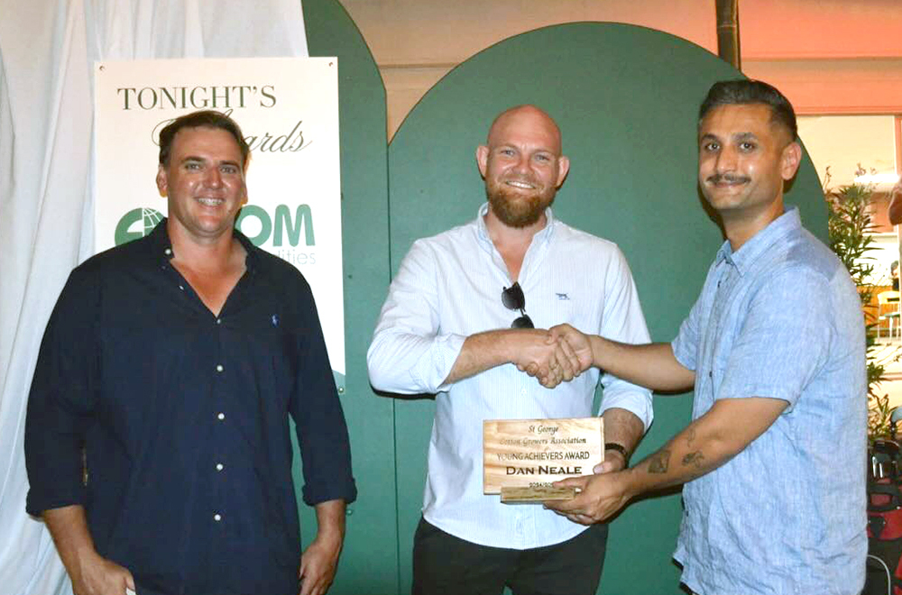 St George CGA Chair Lucas Wuersching (L) and Ecom Trading’ Shay Dhareula presents the Young Achievers Award to Dan Neale.