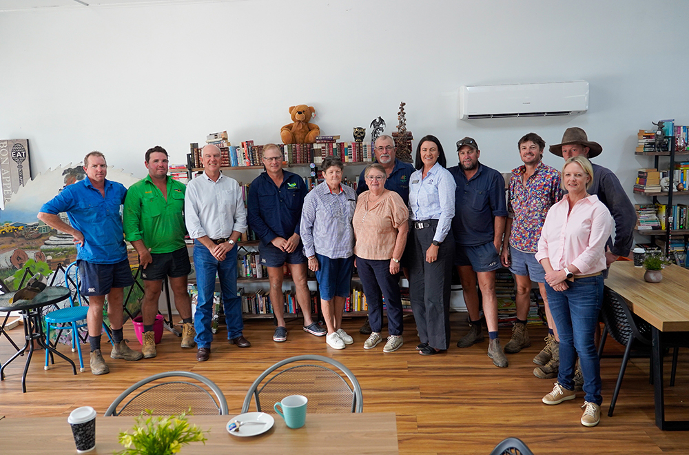 Theodore growers with Queensland Minister for Primary Industries, the Hon. Tony Perrett