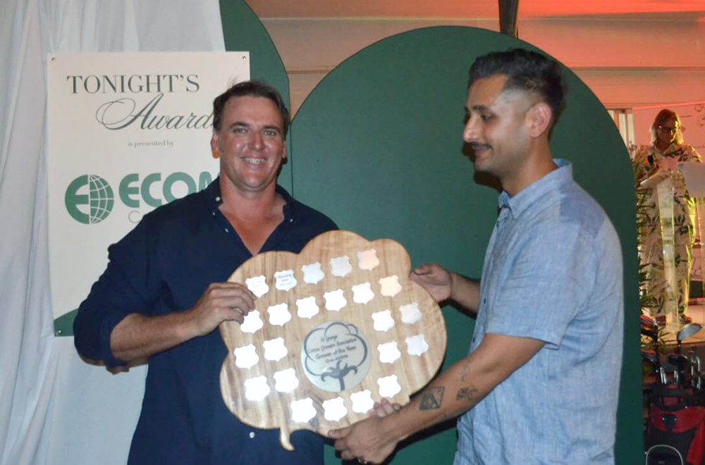 St George CHGA Chair Lucas Wuersching and in partnership with his wife Brooke are principles in Wuersching Acres receives the Grower of the Year over 400ha Award from Ecom Trading’ Shay Dhareula.