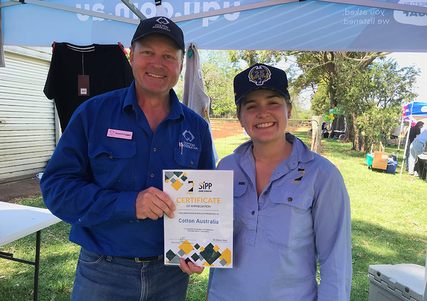 Cotton Australia's Regional Manager - Darling Downs Howard Coggan with Agforce representative at at the Moo Baa Munch event